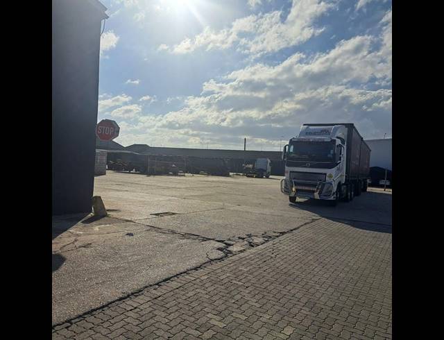 INDUSTRIAL PROPERTY TO RENT IN DEAL PARTY